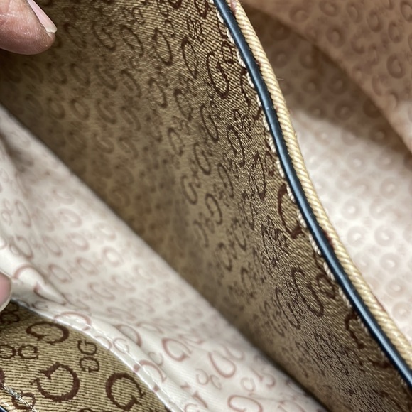 NEW!!! Guess faux leather large shoulder bag 17x11x5 - Picture 9 of 9